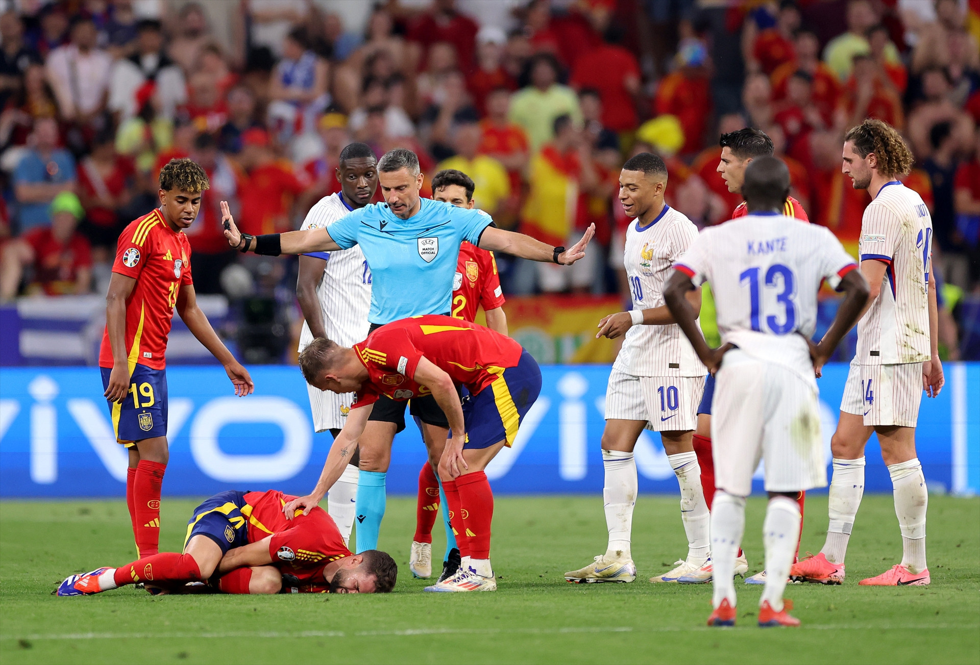 İspanya - Fransa maçında ekranlara yansımayan görüntüler