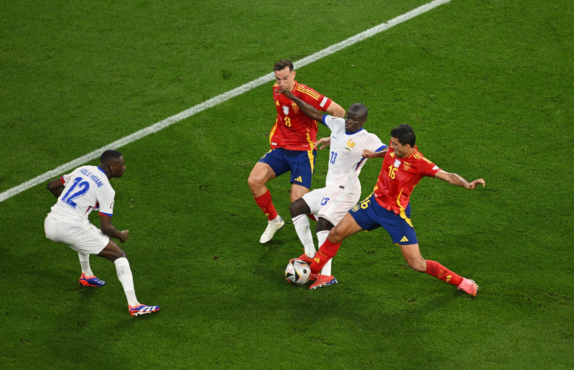 İspanya - Fransa maçında ekranlara yansımayan görüntüler