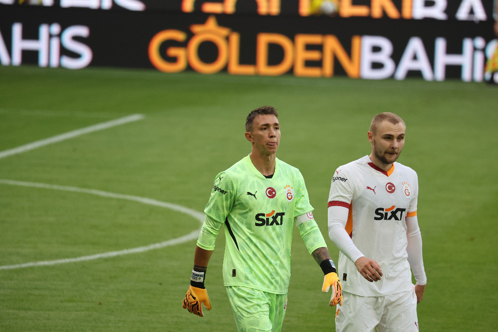 Galatasaray - Lecce maçında objektiflere yansıyan görüntüler