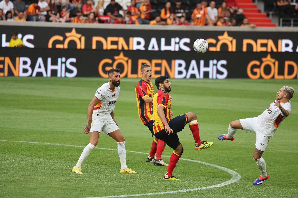 Galatasaray - Lecce maçında objektiflere yansıyan görüntüler