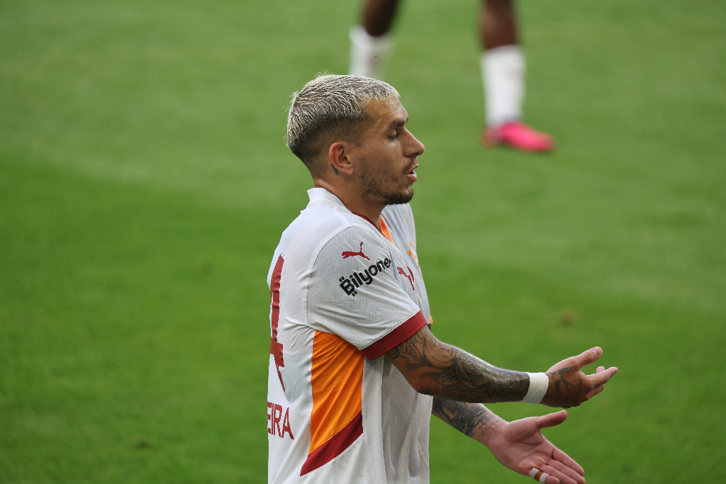 Galatasaray - Lecce maçında objektiflere yansıyan görüntüler