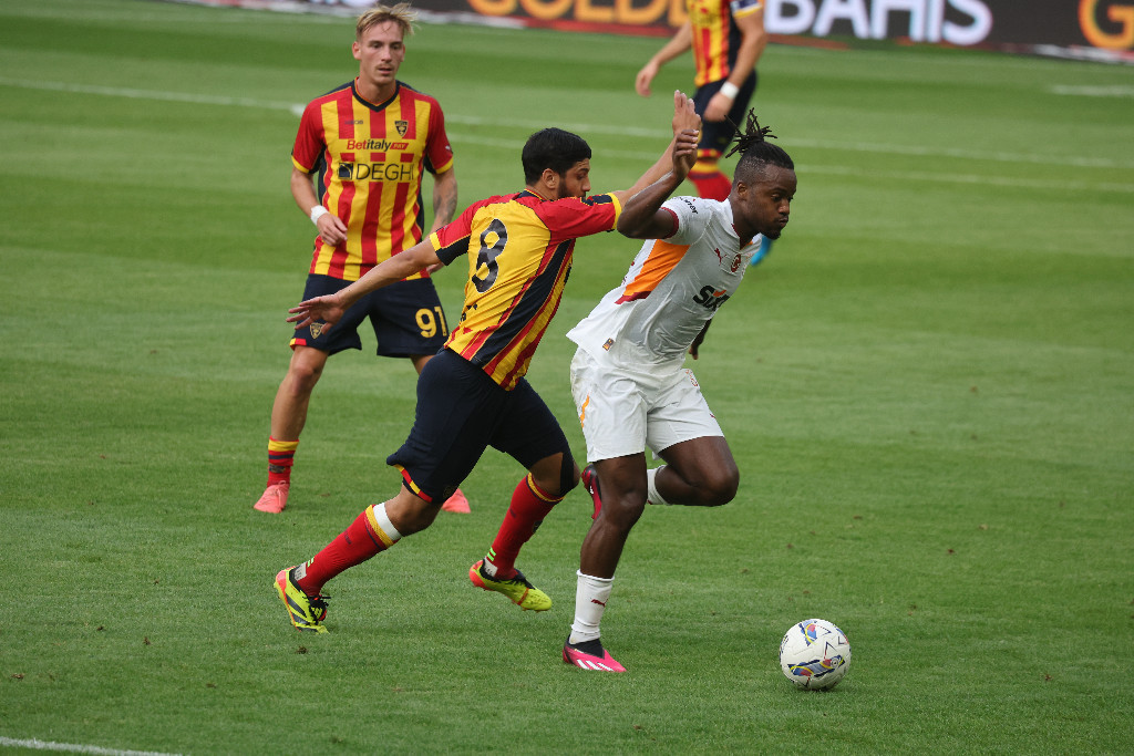 Galatasaray - Lecce maçında objektiflere yansıyan görüntüler