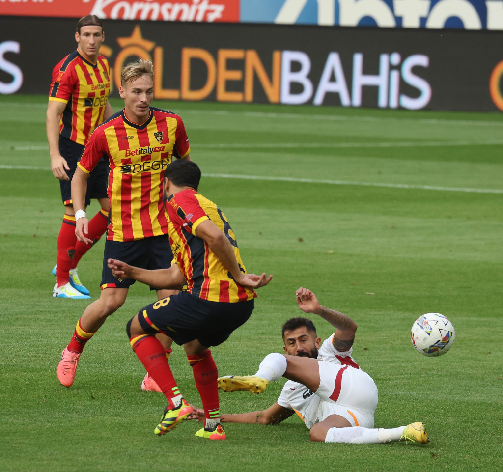 Galatasaray - Lecce maçında objektiflere yansıyan görüntüler