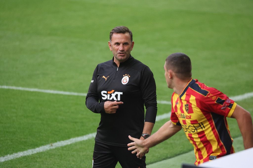 Galatasaray - Lecce maçında objektiflere yansıyan görüntüler