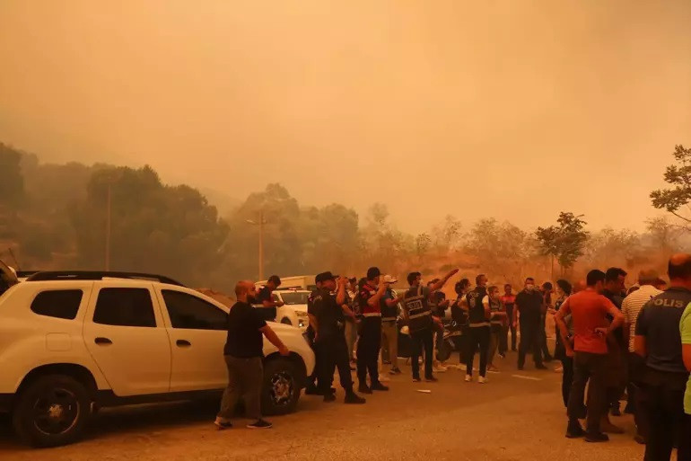 ALEVLERİN ARASINDAN KURTULDULAR