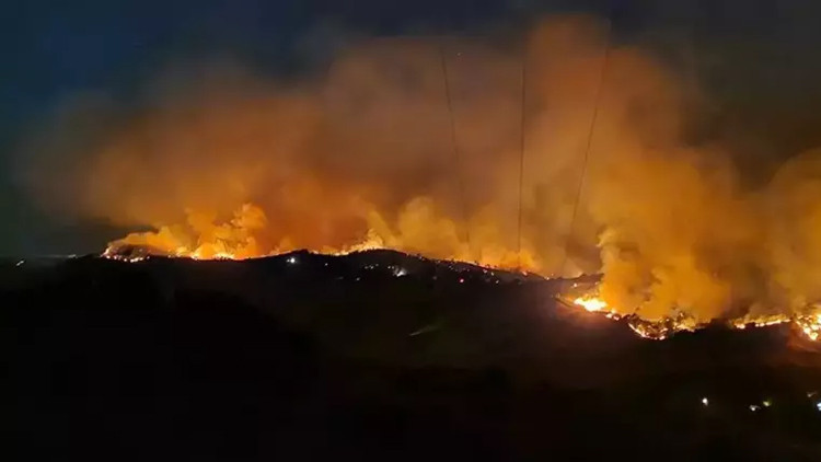 İzmir orman yangını son dakika haberleri 19 Ağustos 2024 || Bakan Yumaklı uyardı İzmir Karşıyaka, Menderes, Yamanlar yangını son durum nedir, söndürüldü mü