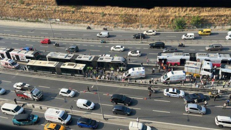29 Ağustos Metrobüs kazası son dakika || Metrobüs kazası ölü ya da yaralı var mı, nerede oldu Metrobüsler çalışıyor mu, seferler durdu mu, ne zaman açılacak