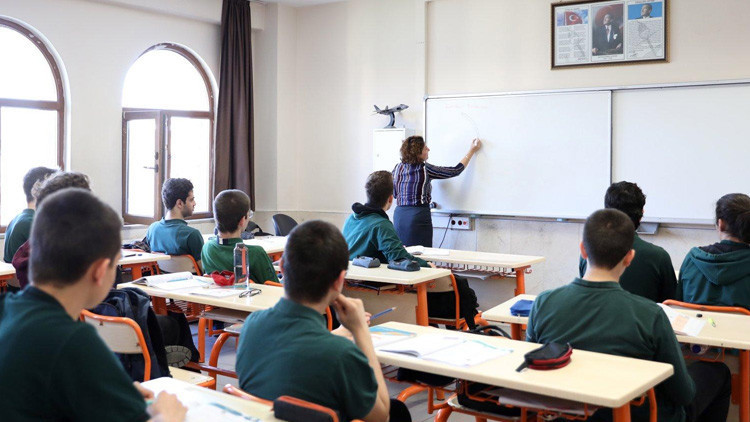 9 EYLÜL PAZARTESİ (BUGÜN) OKULLAR AÇILIYOR MU MEB yeni dönem takvimi açıklandı Yarın ilkokul, ortaokul ve lise dersleri başlıyor mu