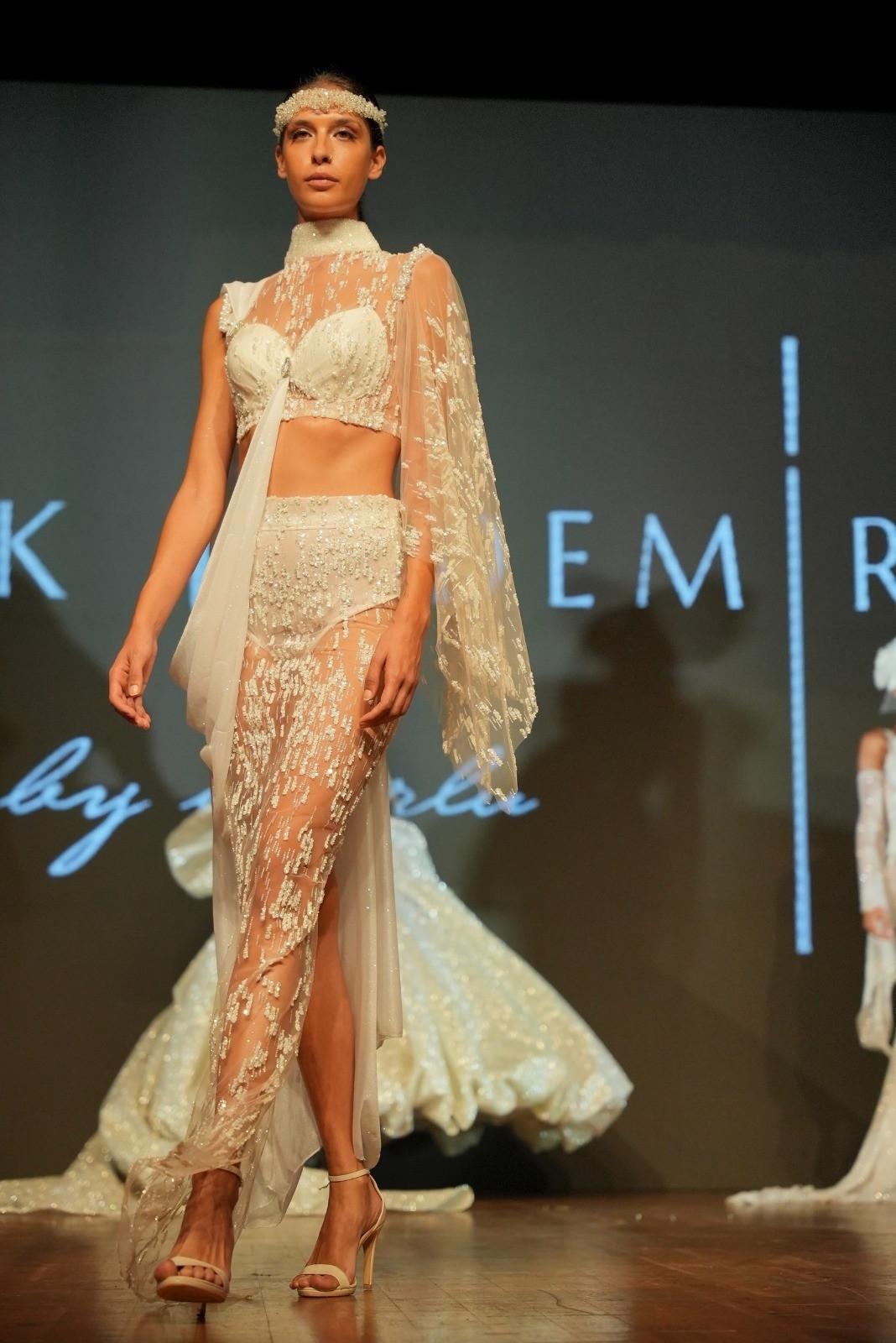 GÖNENLİ KADINLARDAN MODA ŞOV