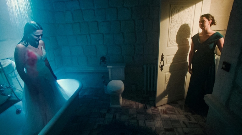 Hem ağladı hem ağlattı...Söğüdün yaprağı narindir narin