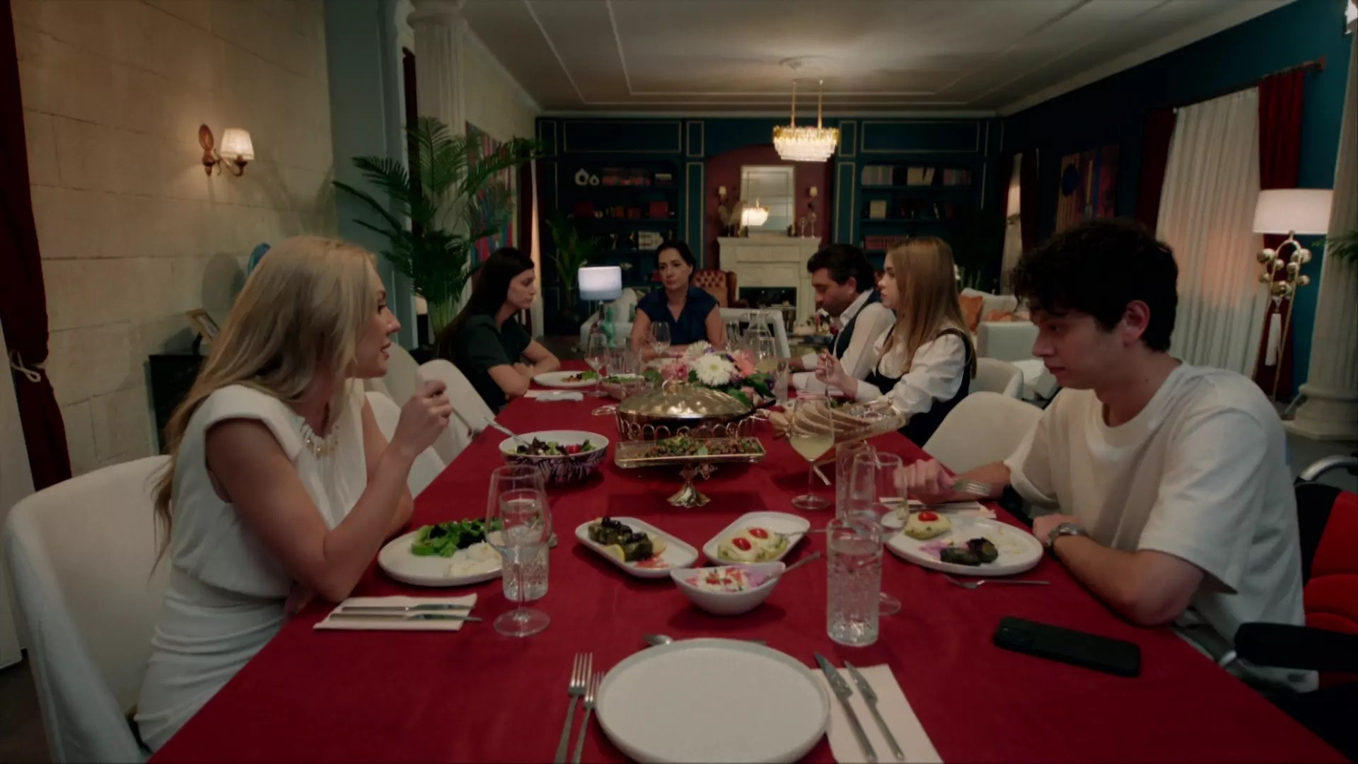 GÜZEL AŞKLAR DİYARI 1. BÖLÜM ÖZETİ