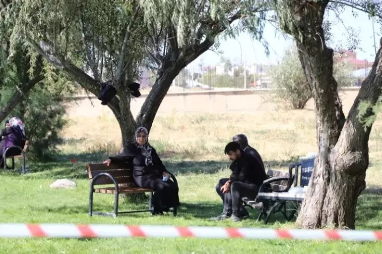 EN SON ANNESİYLE KONUŞMUŞ EN SON ANNESİYLE KONUŞMUŞ