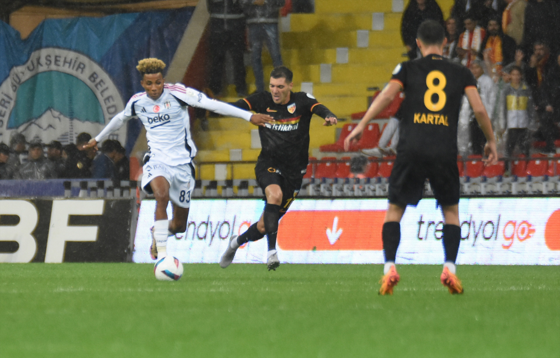 Kayserispor - Beşiktaş maçından ekranlara yansımayan görüntüler