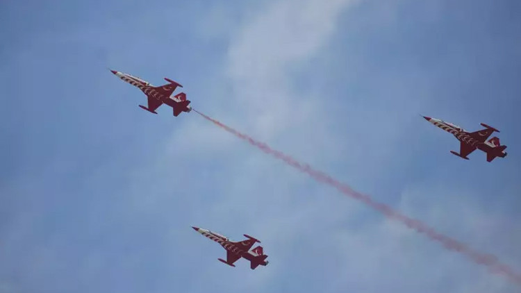 Adanada savaş uçağı ve jet sesleri duyuldu Adanada neden savaş uçakları uçuyor, jet sesi neden geliyor Jet uçuşunun nedeni belli oldu