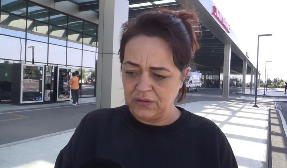 Gözyaşlarına boğuldu