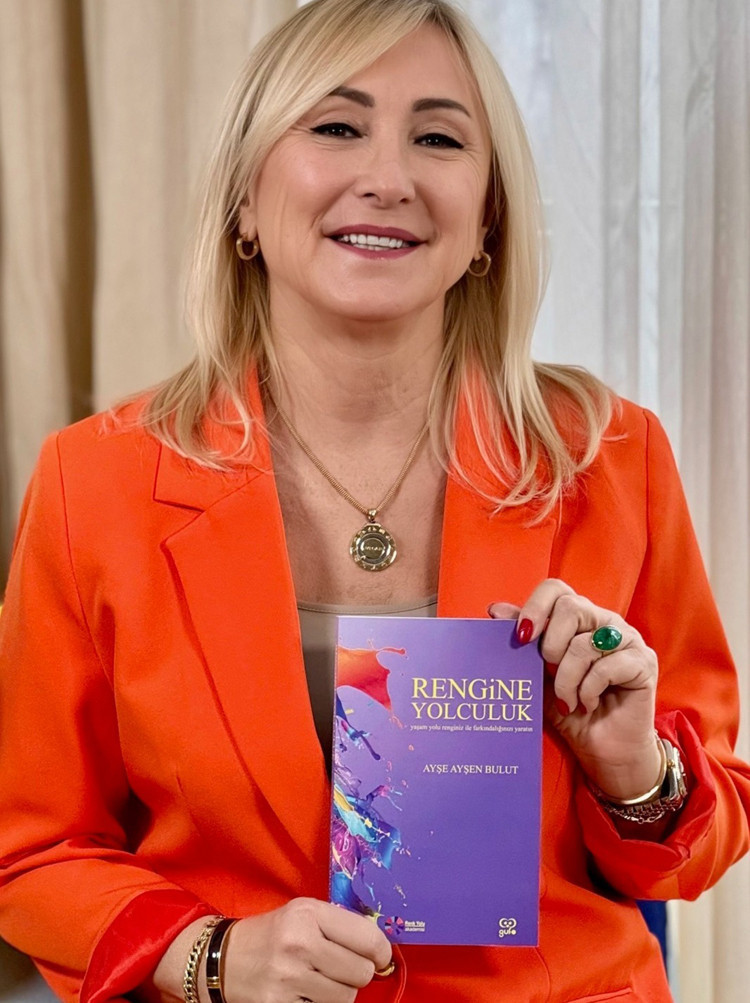 “RENGİNE YOLCULUK” İKİNCİ BASKIDA