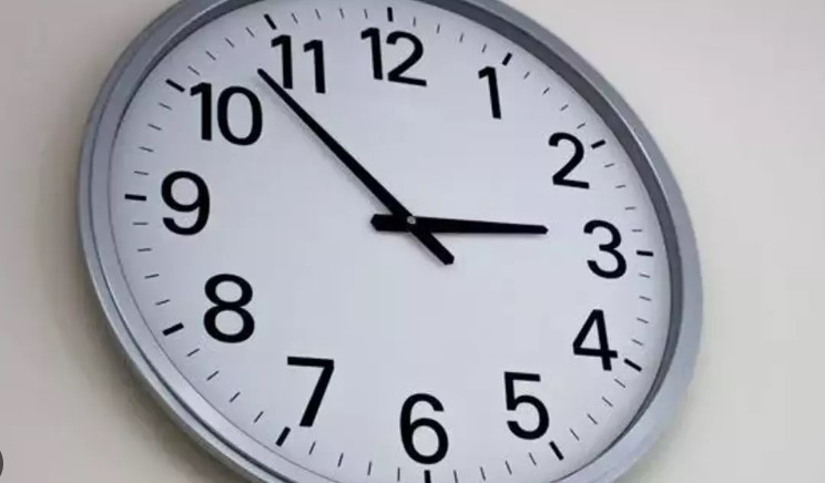KIŞ SAATİ UYGULAMASI BAŞLIYOR MU SAATLER GERİ Mİ ALINACAK