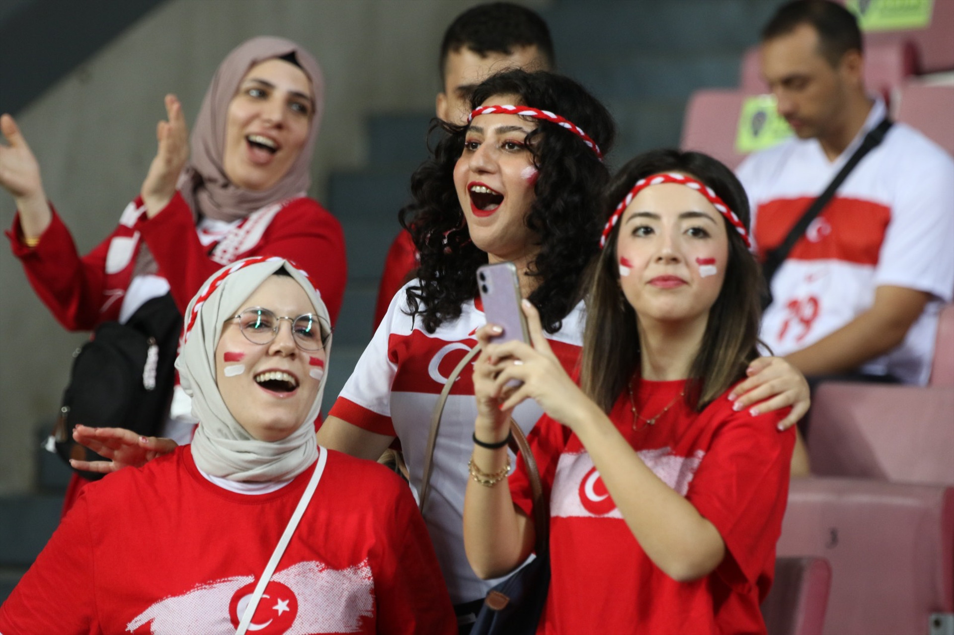 Türkiye - Karadağ maçından ekranlara yansımalayanlar