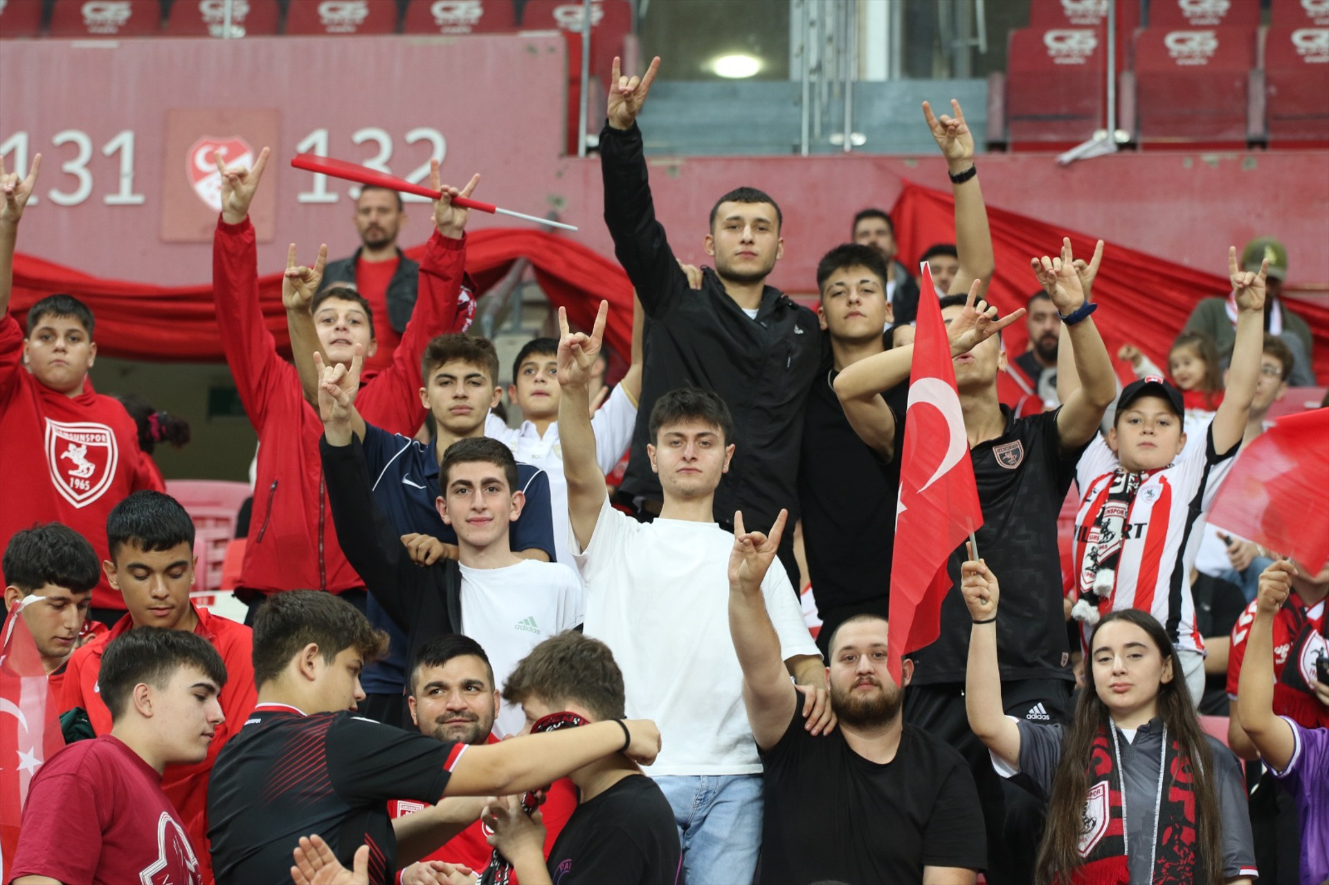 Türkiye - Karadağ maçından ekranlara yansımalayanlar