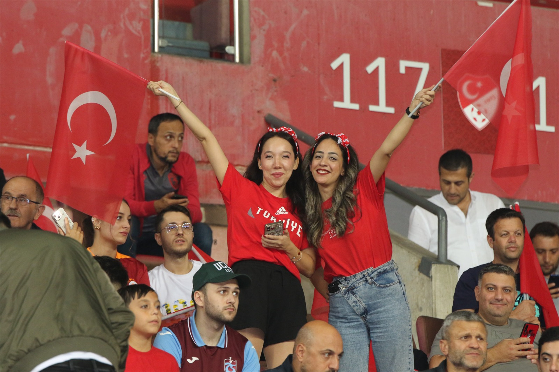 Türkiye - Karadağ maçından ekranlara yansımalayanlar