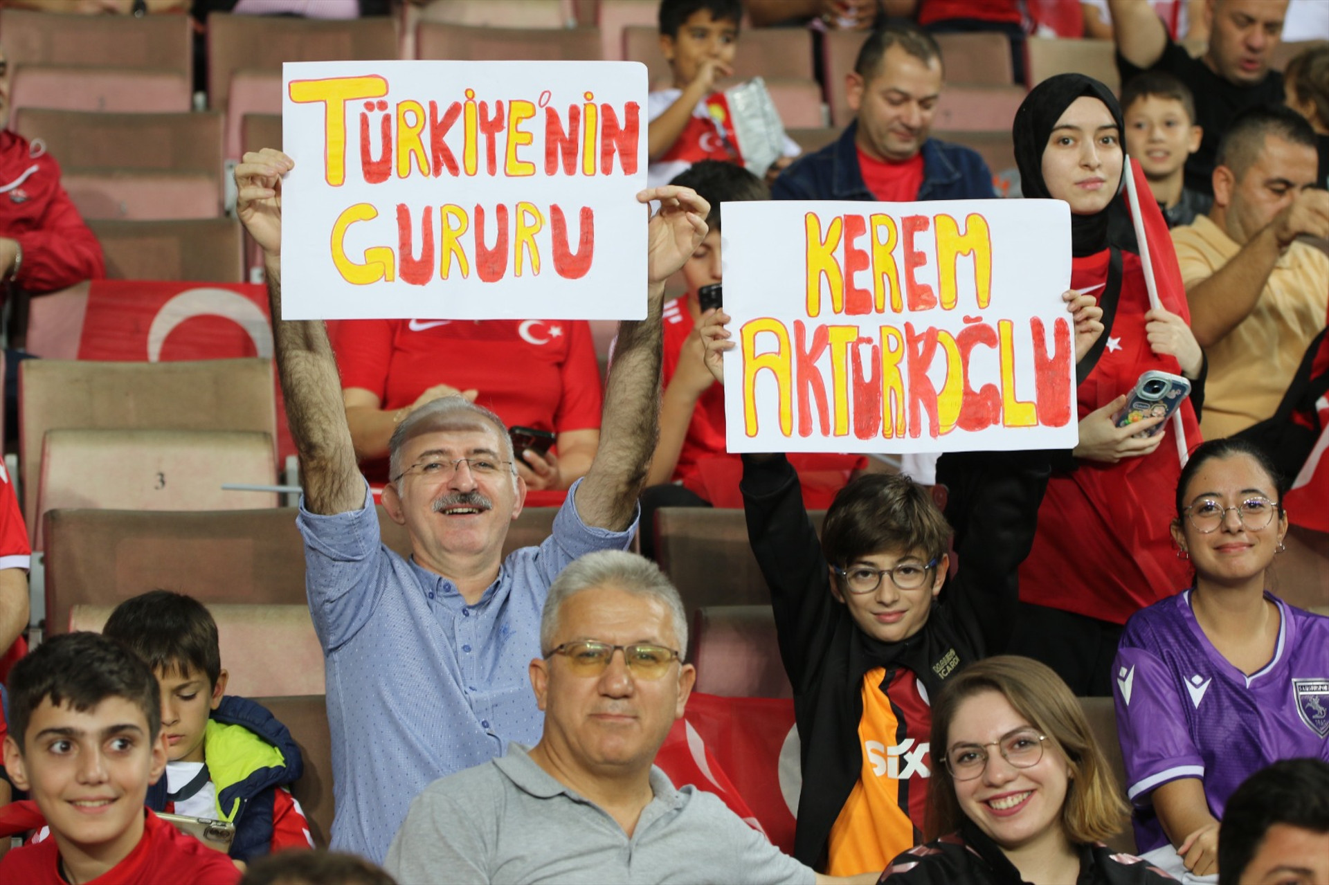 Türkiye - Karadağ maçından ekranlara yansımalayanlar