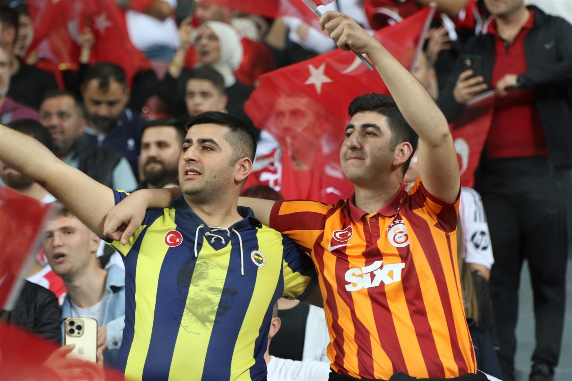 Türkiye - Karadağ maçından ekranlara yansımalayanlar