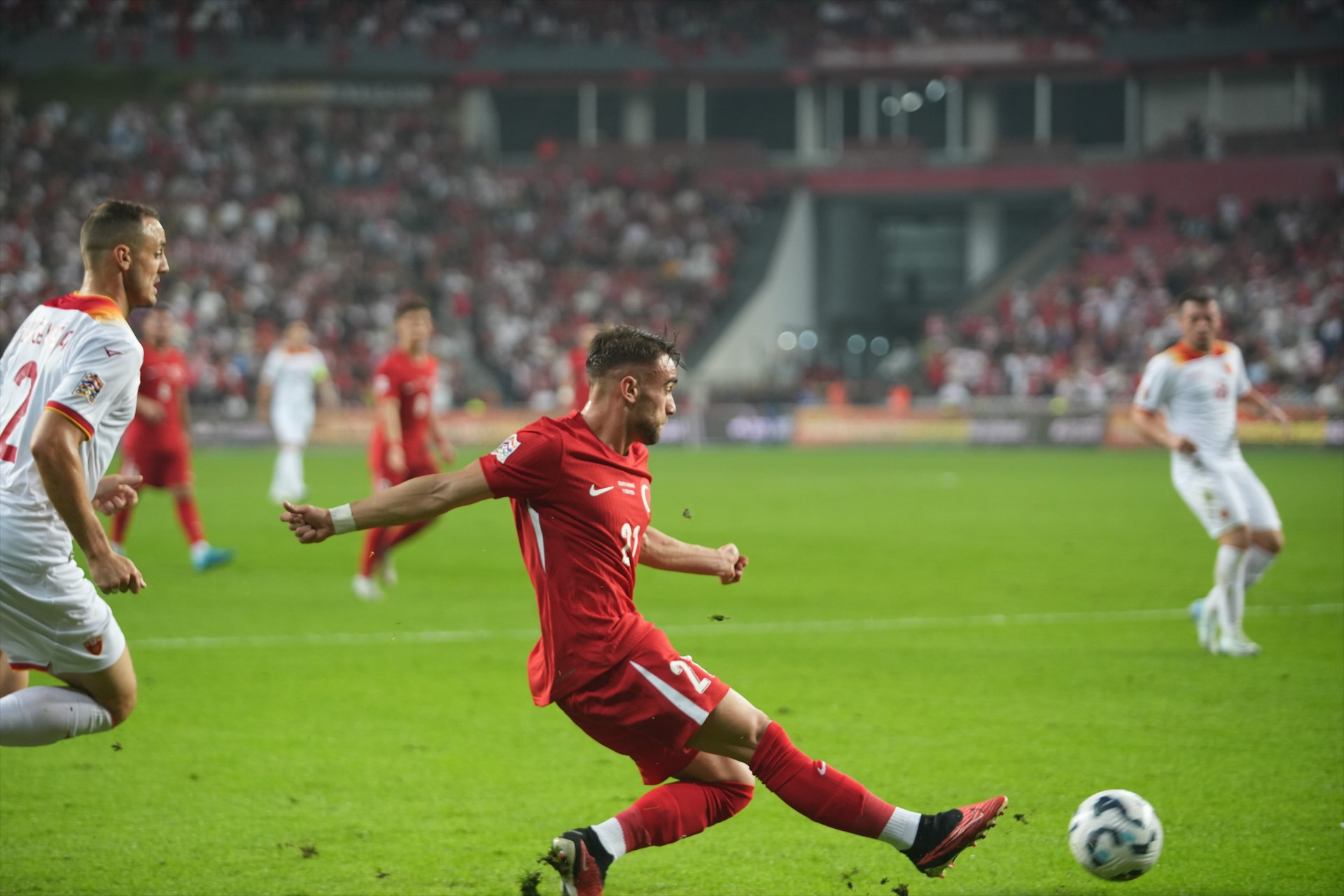 Türkiye - Karadağ maçından ekranlara yansımalayanlar