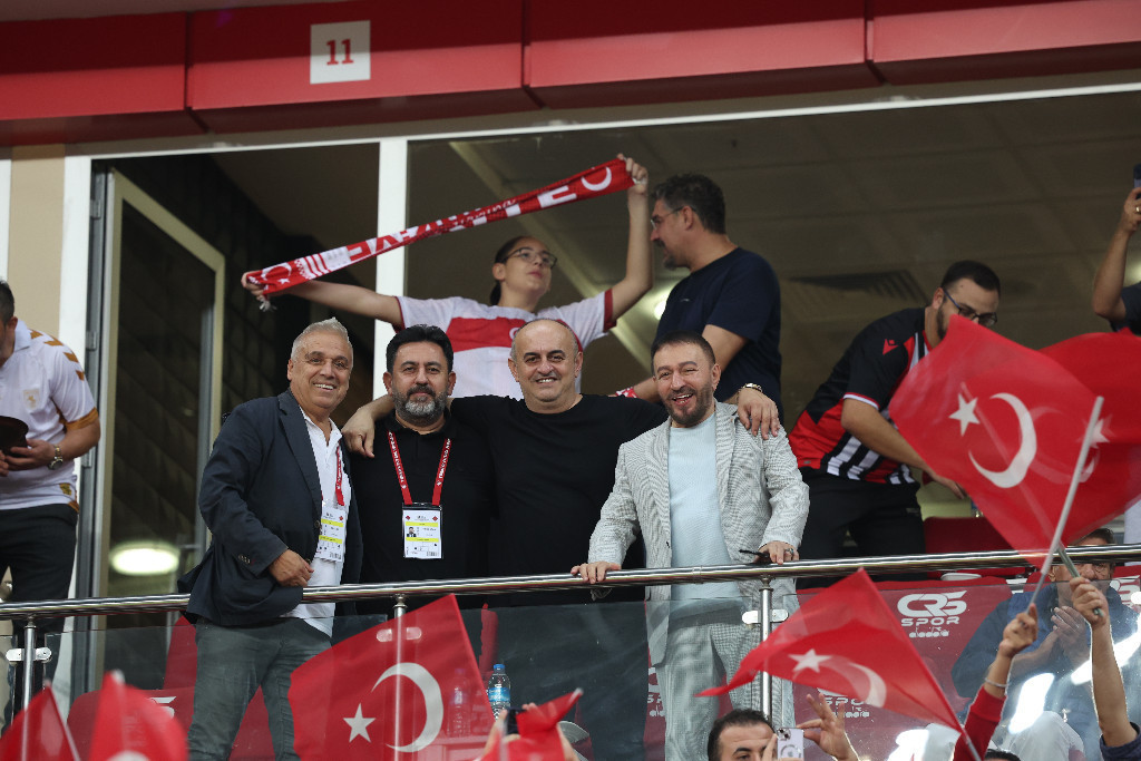 Türkiye - Karadağ maçından ekranlara yansımalayanlar