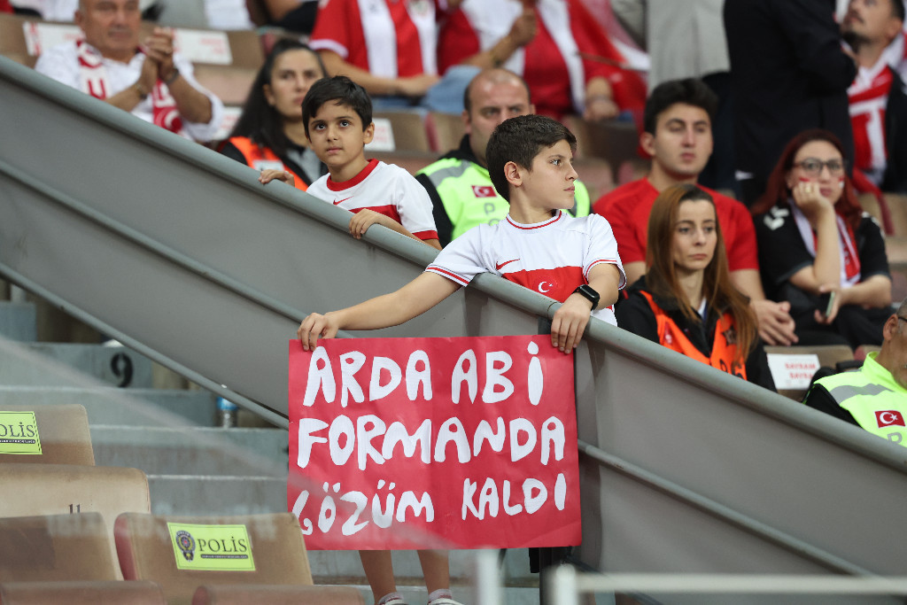 Türkiye - Karadağ maçından ekranlara yansımalayanlar