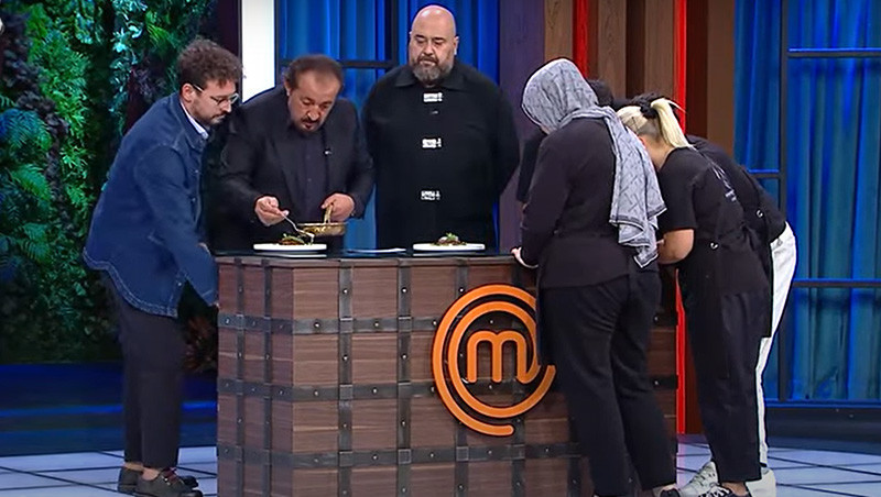 MASTERCHEF KİM ELENDİ, DÜN KİM GİTTİ 13 EKİM 2024 | Bu hafta MasterChef son bölümde kim elendi Zübeyde mi, Nevzat mı elendi, kim kazandı Şoke eden isim veda etti: Ölene kadar mutfakta olurum