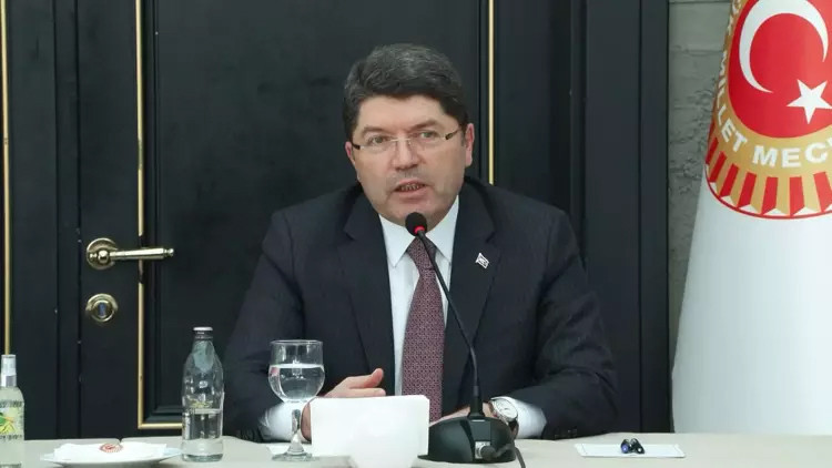 KADINA ŞİDDET KIRMIZI ÇİZGİMİZ