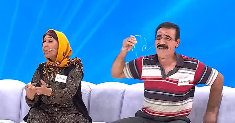 DİLENDİRİLDİĞİ İDDİALARI SONRASI DEDE VE BABANNE STÜDYOYU TERK ETTİ DİLENDİRİLDİĞİ İDDİALARI SONRASI DEDE VE BABANNE STÜDYOYU TERK ETTİ