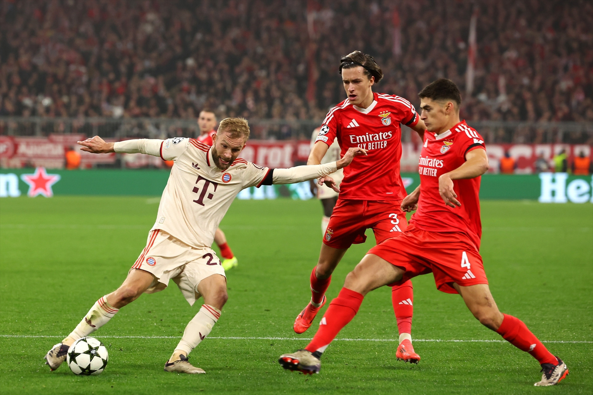 Bayern Münih - Benfica maçından ekrana yansımayanlar Kerem Aktürkoğlu...