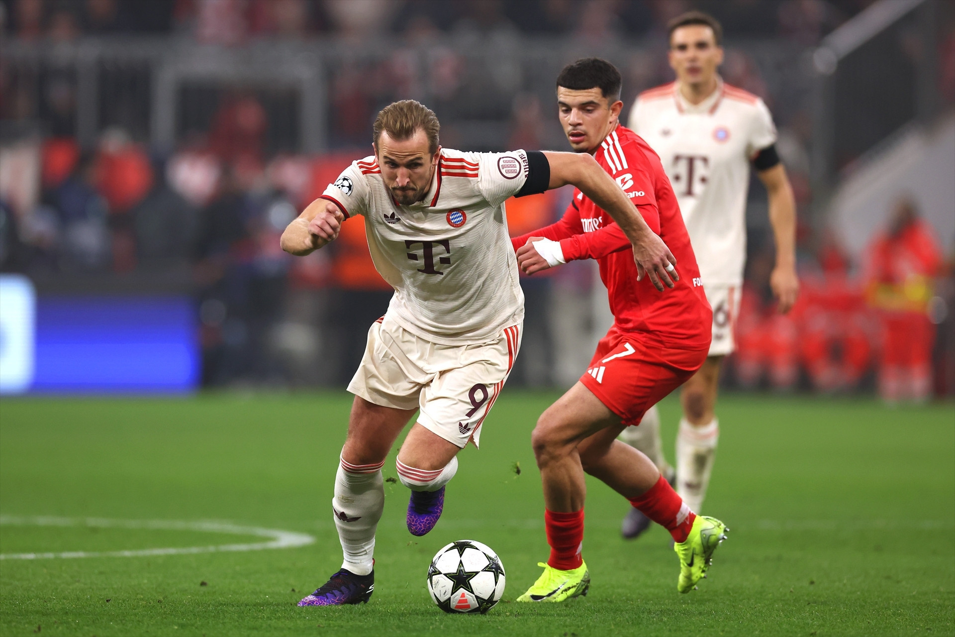 Bayern Münih - Benfica maçından ekrana yansımayanlar Kerem Aktürkoğlu...