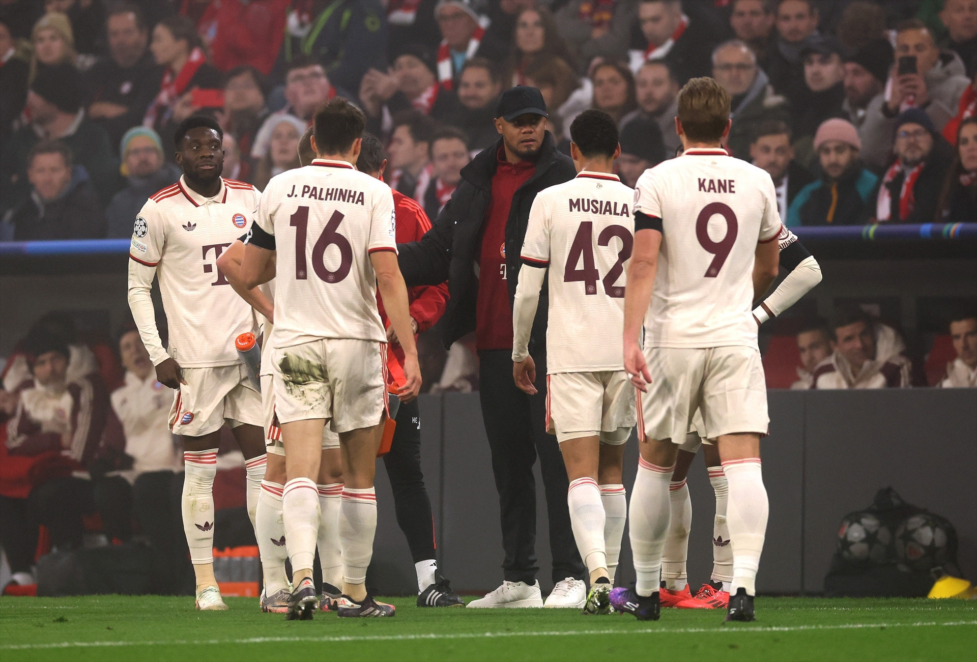 Bayern Münih - Benfica maçından ekrana yansımayanlar Kerem Aktürkoğlu...