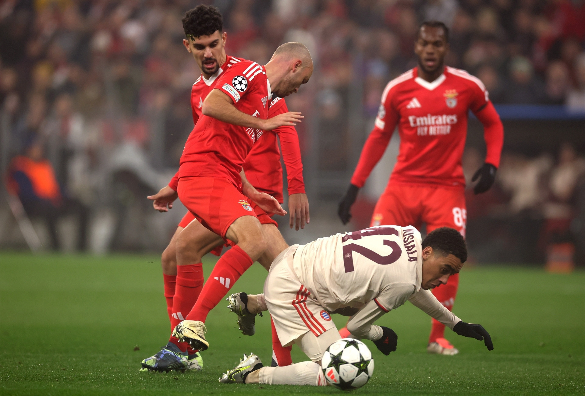 Bayern Münih - Benfica maçından ekrana yansımayanlar Kerem Aktürkoğlu...