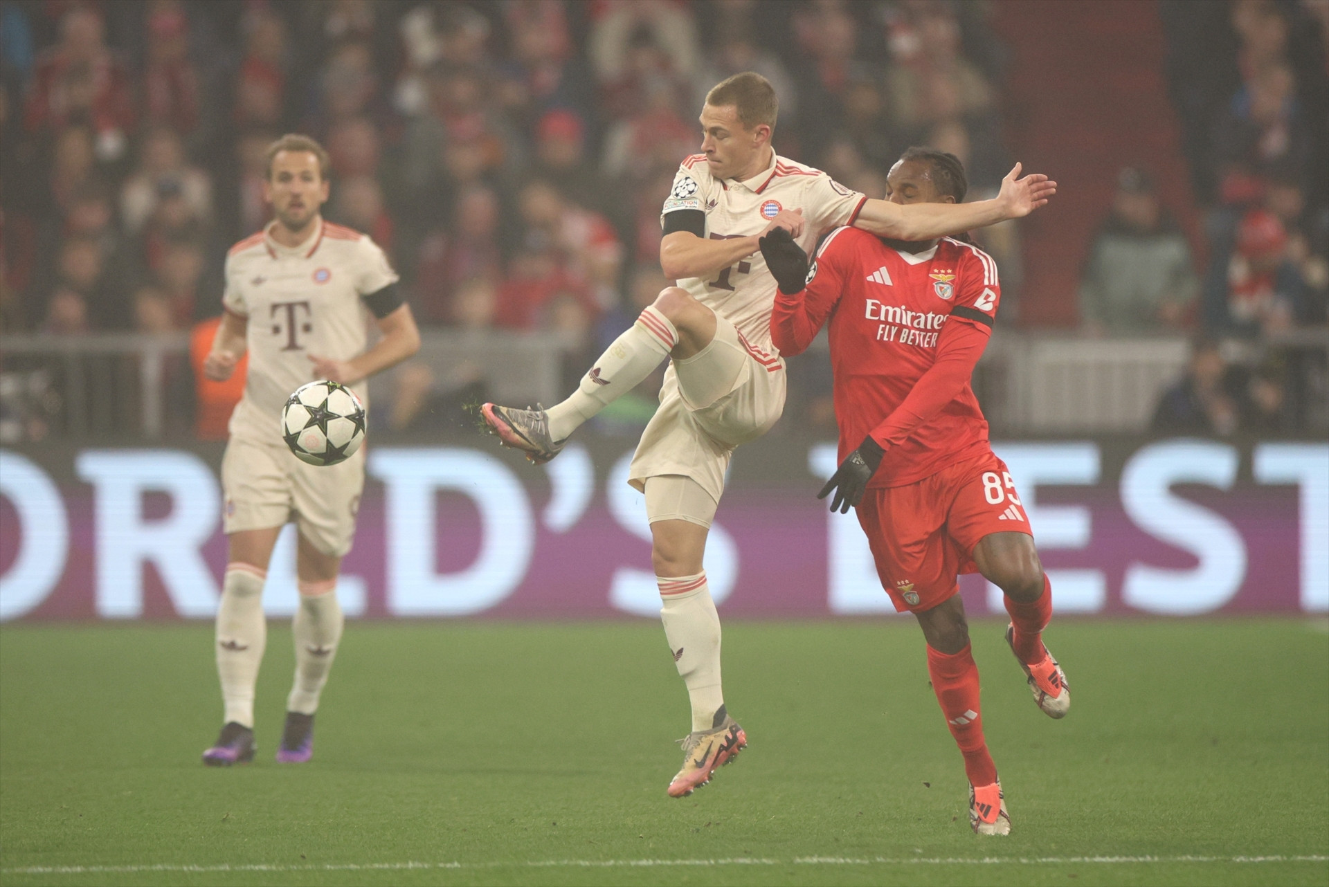 Bayern Münih - Benfica maçından ekrana yansımayanlar Kerem Aktürkoğlu...