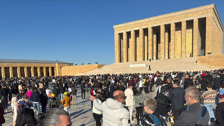 10 Kasımda Anıtkabir kaça kadar açık 2025 10 Kasım Atatürkü Anma Anıtkabir ziyaret saatleri