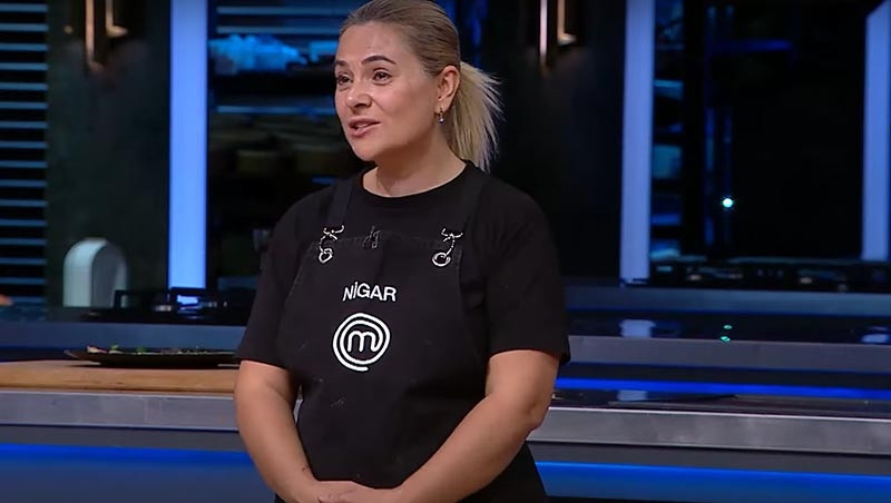 MASTERCHEF DÜN AKŞAM KİM ELENDİ, KİM GİTTİ 10 KASIM 2024 | Bu hafta MasterChef son bölümde kim veda etti, Nigar mı, Kaan mı elendi Tabağında unuttuğu malzeme pahalıya mal oldu: Burada psikolojiyi yöneten kalıyor...
