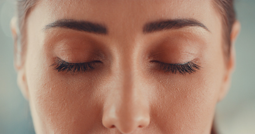 Söylenenler çok korkunç Ölüm üçgenindeki sivilceleri sıkmak tehlikeli mi Burada bir enfeksiyon oluşması halinde...