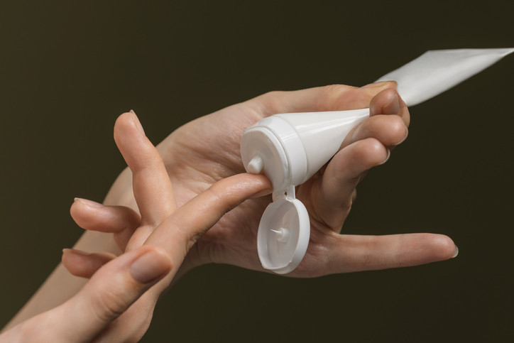 Söylenenler çok korkunç Ölüm üçgenindeki sivilceleri sıkmak tehlikeli mi Burada bir enfeksiyon oluşması halinde...