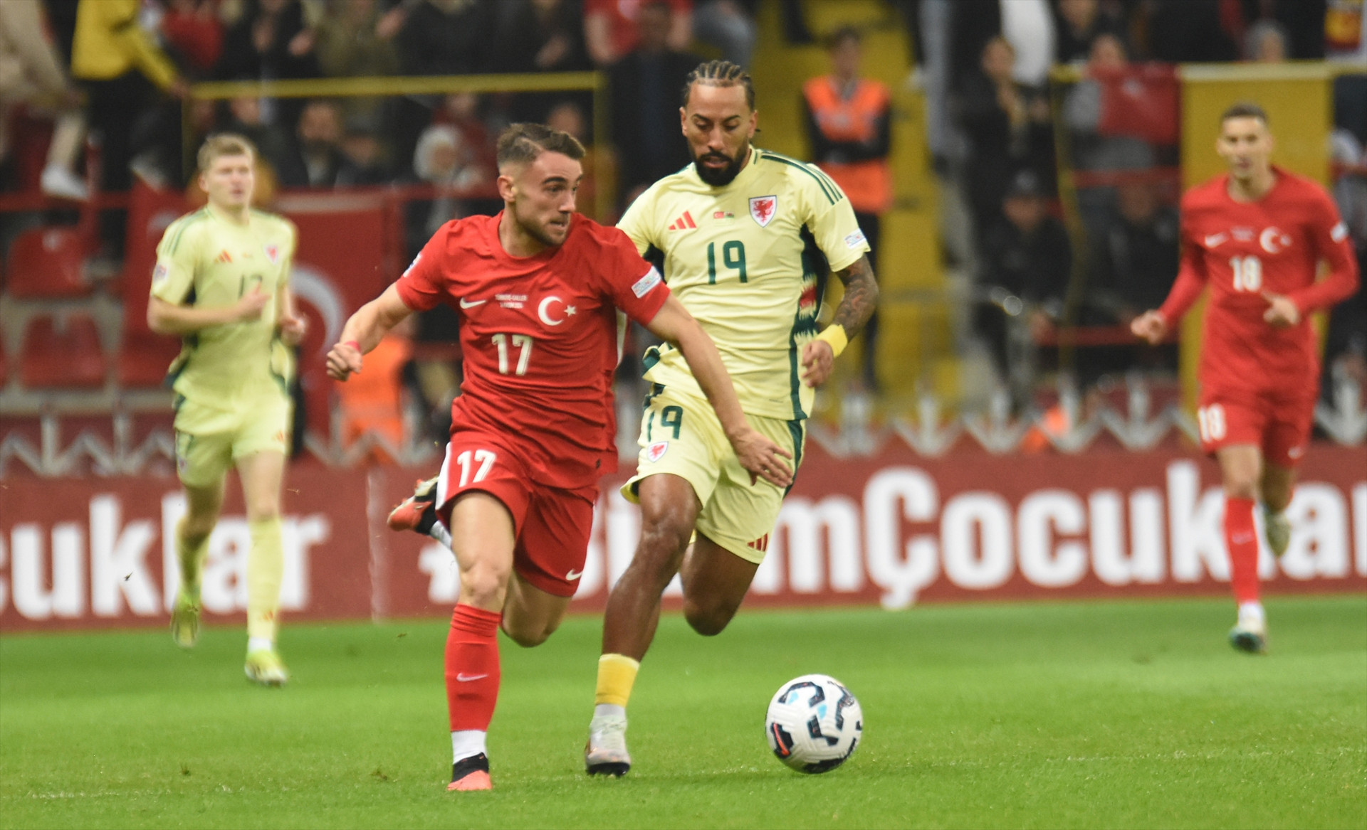 Türkiye - Galler maçından ekrana yansımayan görüntüler