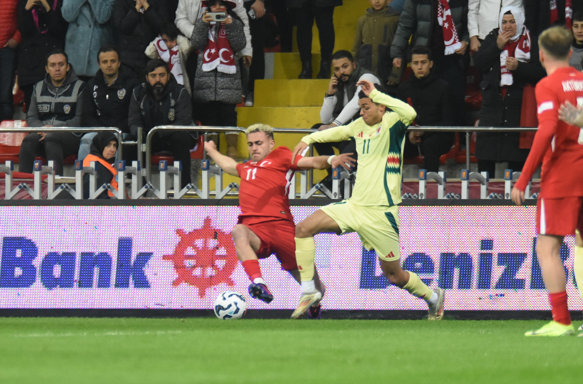 Türkiye - Galler maçından ekrana yansımayan görüntüler