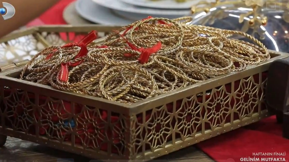 GELİNİM MUTFAKTA BİLEZİKLERİ KİM ALDI