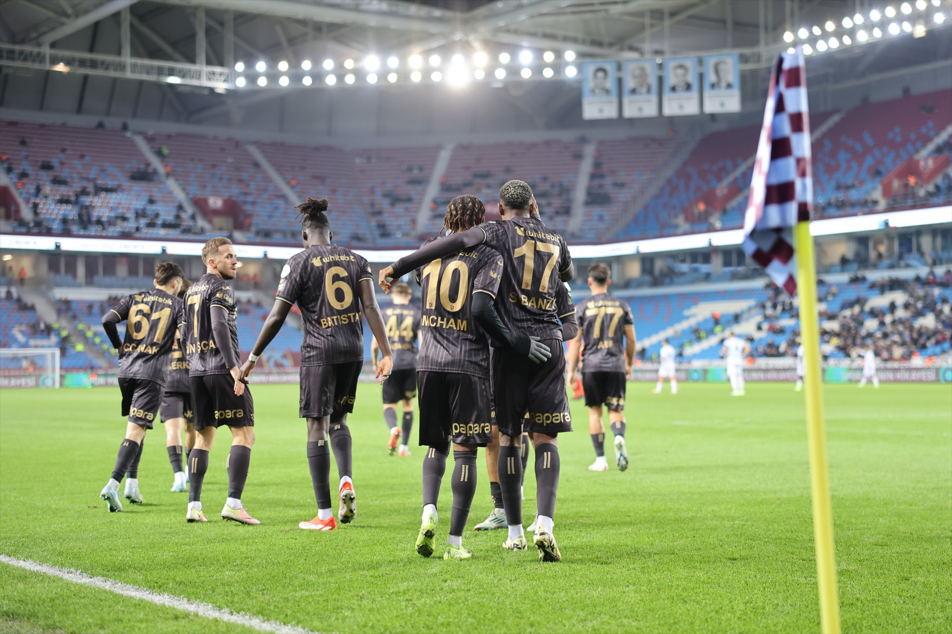 Trabzonspor - Adana Demirspor maçından ekrana yansımayanlar