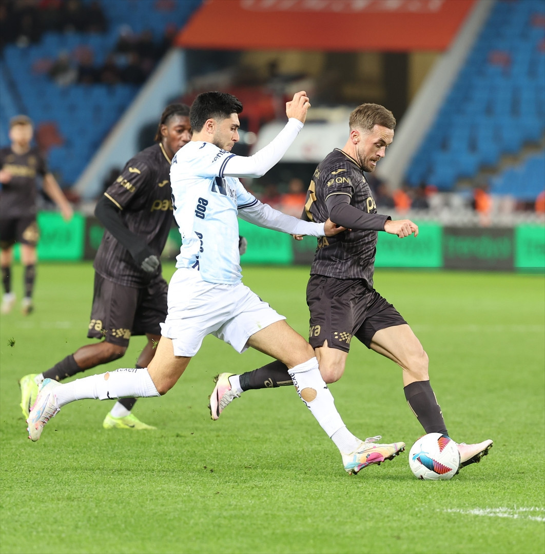 Trabzonspor - Adana Demirspor maçından ekrana yansımayanlar