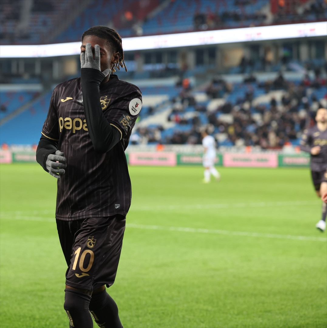 Trabzonspor - Adana Demirspor maçından ekrana yansımayanlar