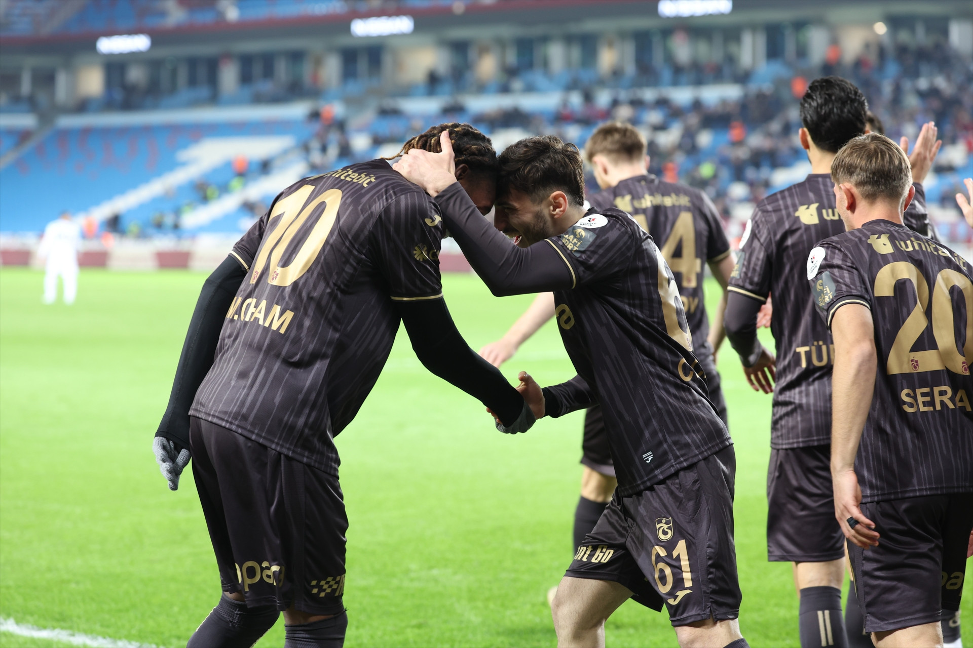 Trabzonspor - Adana Demirspor maçından ekrana yansımayanlar