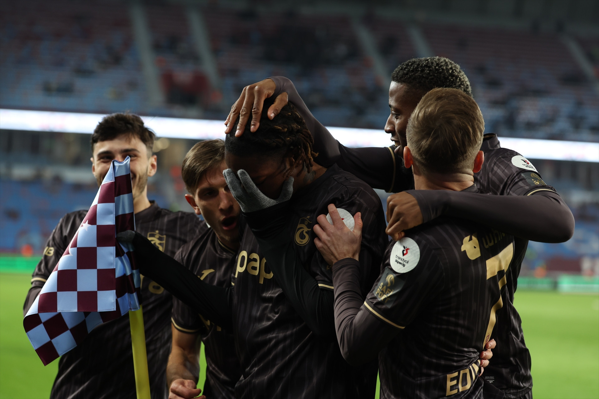 Trabzonspor - Adana Demirspor maçından ekrana yansımayanlar