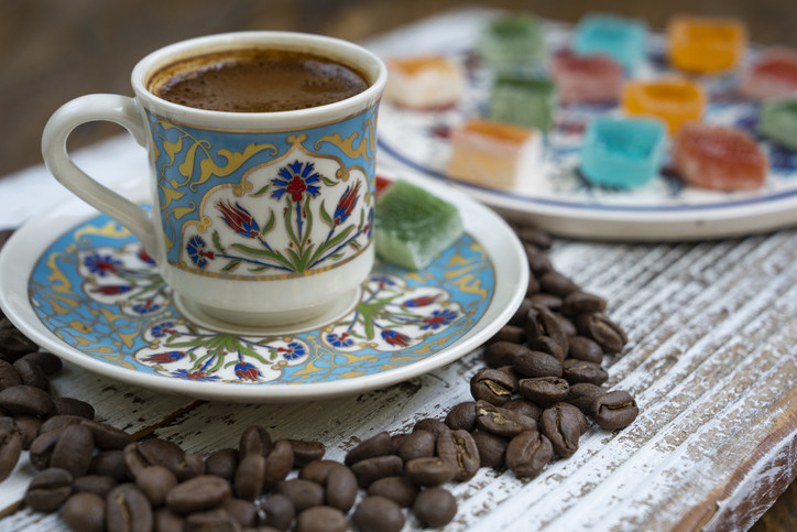 GÜNDE 4 FİNCANDAN FAZLA KAHVE TÜKETİMİN KORTİZOL SEVİYELERİNİ %32 ARTIRIYOR